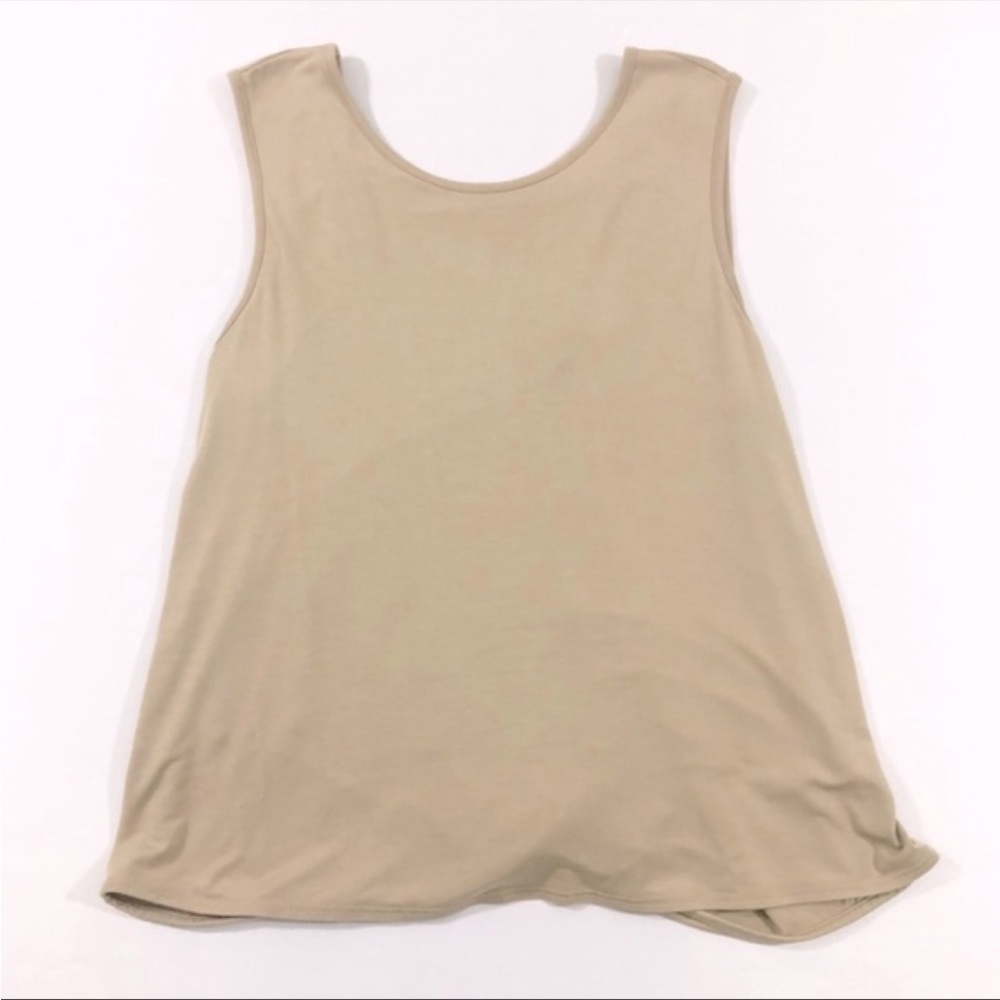 Lulu’s back twist open back top. - Picture 4 of 5